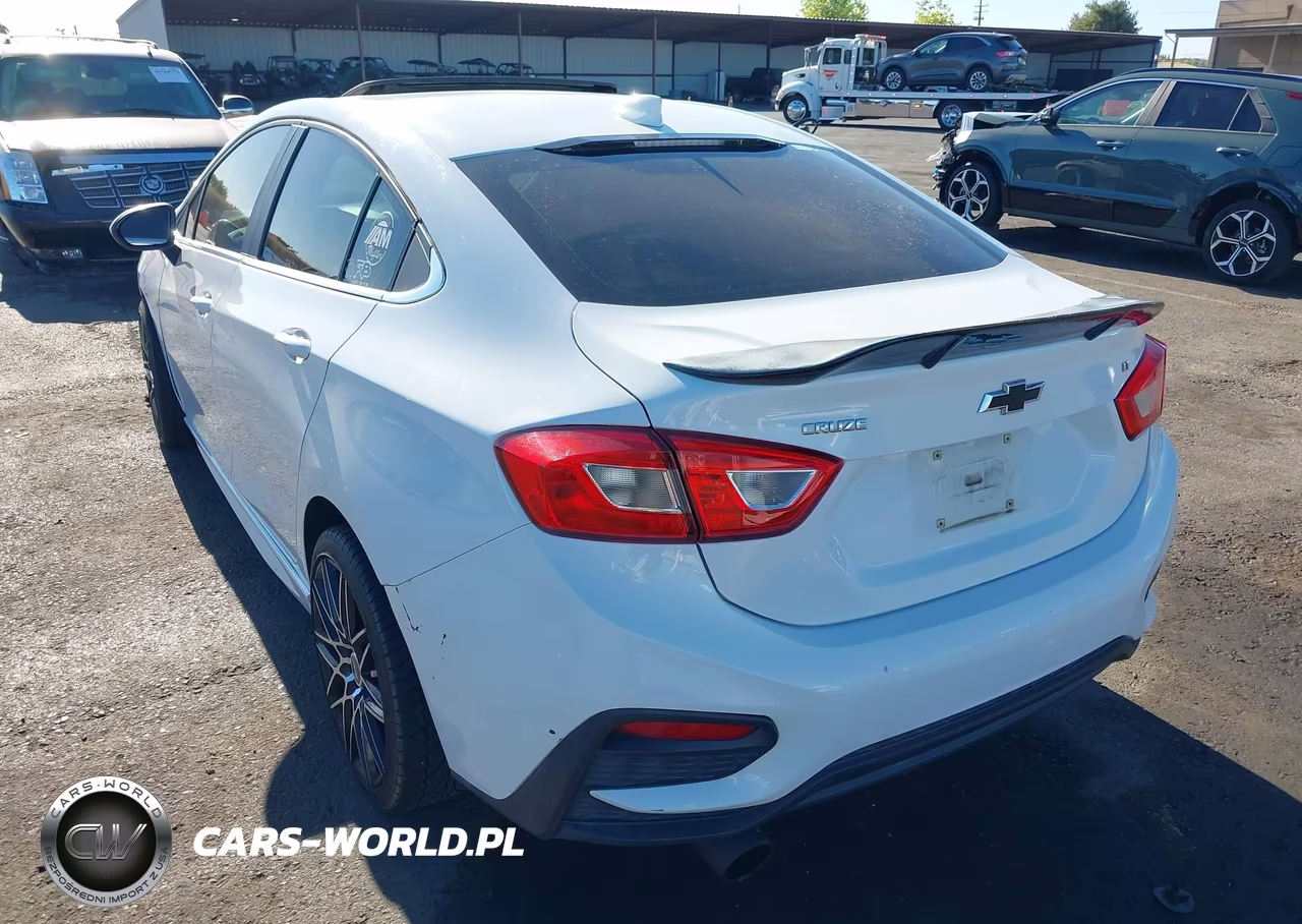 2018 Chevrolet Cruze Lt Auto VIN:1G1BE5SM0J7220487 - 3