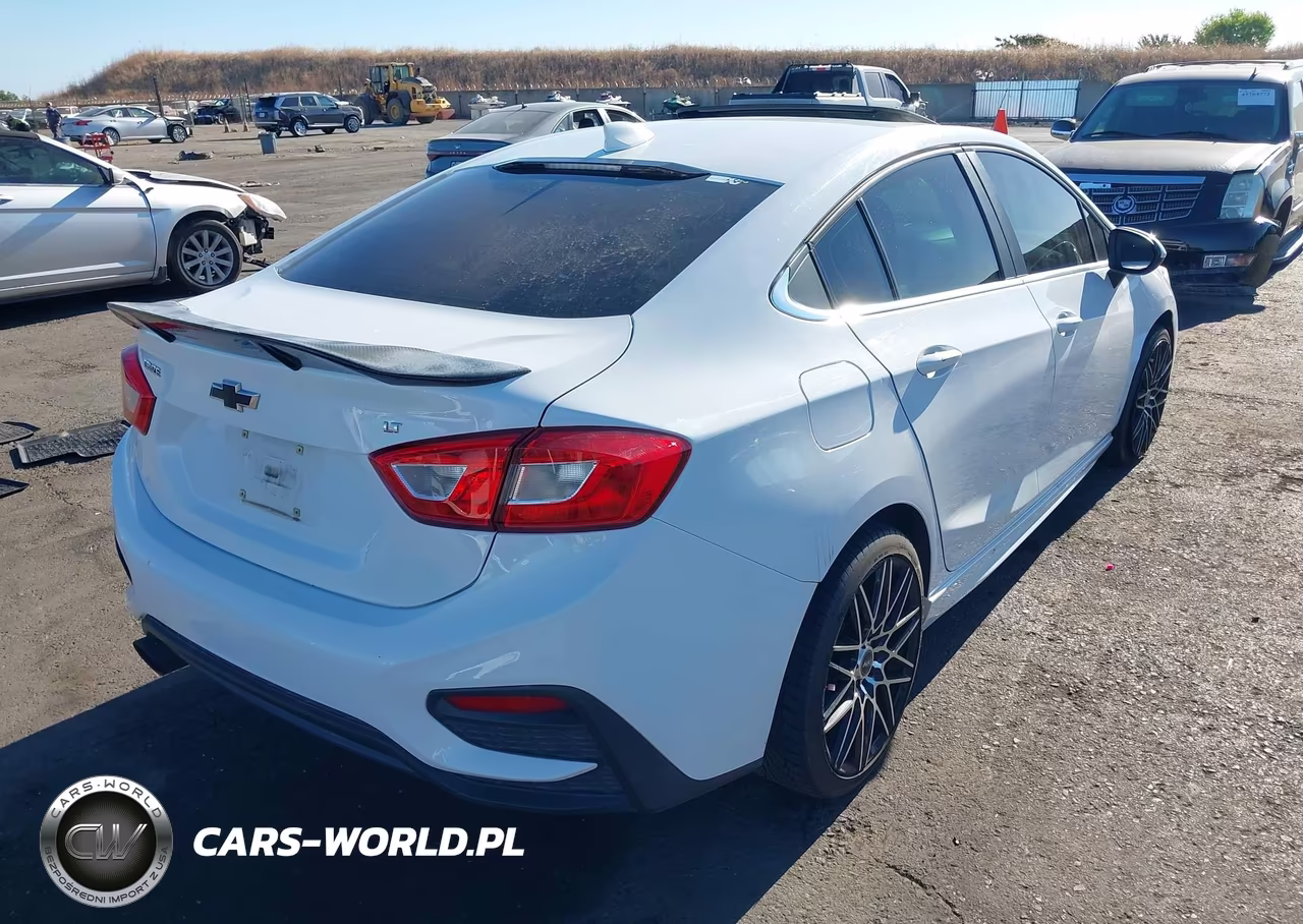 2018 Chevrolet Cruze Lt Auto VIN:1G1BE5SM0J7220487 - 4