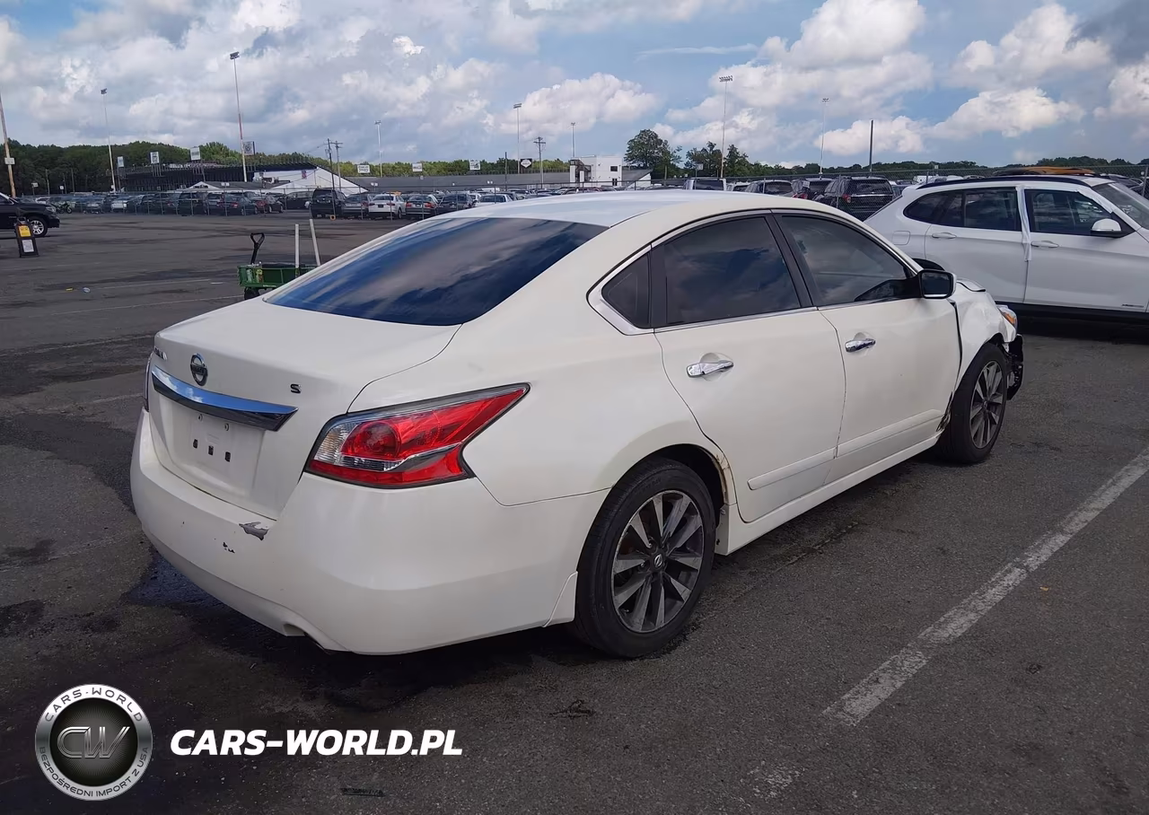 2015 Nissan Altima 2.5 S VIN:1N4AL3AP3FN879049 - 4