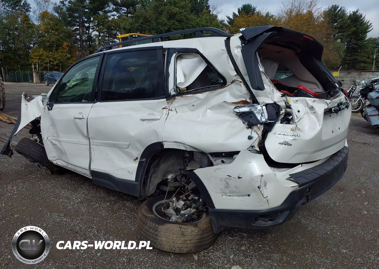2024 Subaru Forester Premium VIN:JF2SKADC9RH437119 - 18