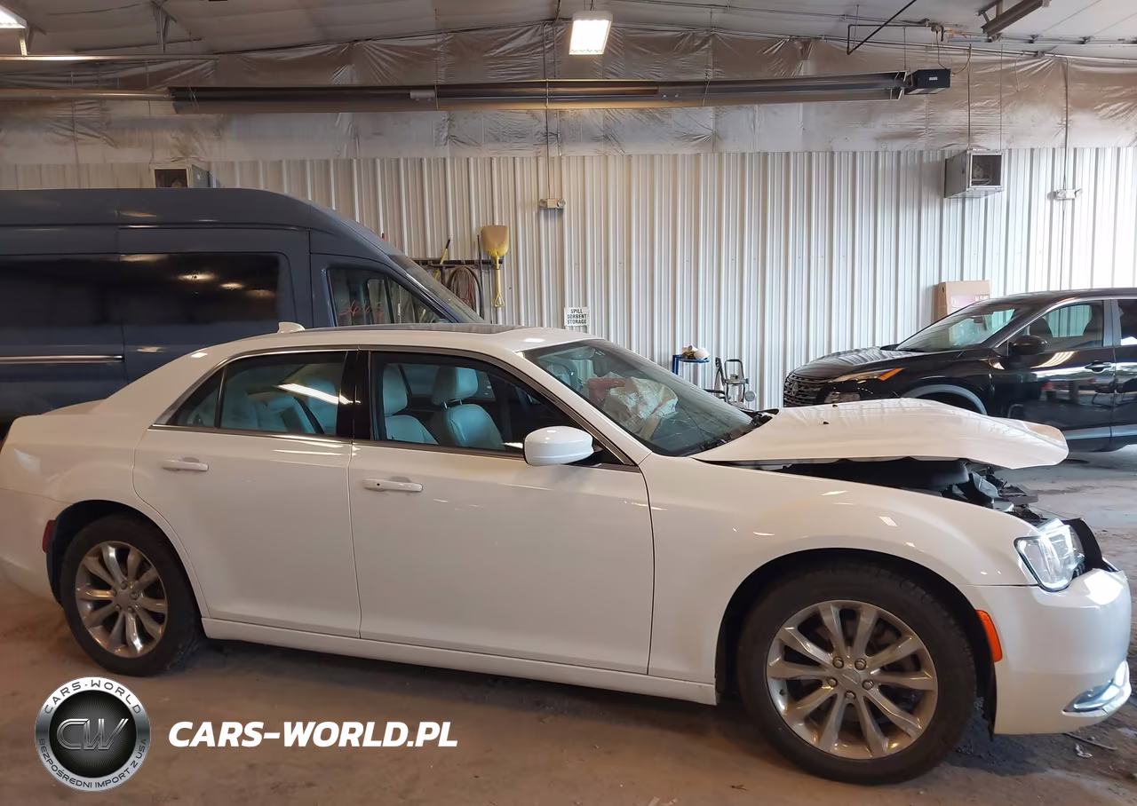 2018 Chrysler 300 Touring L Awd VIN:2C3CCARG7JH181898 - 13