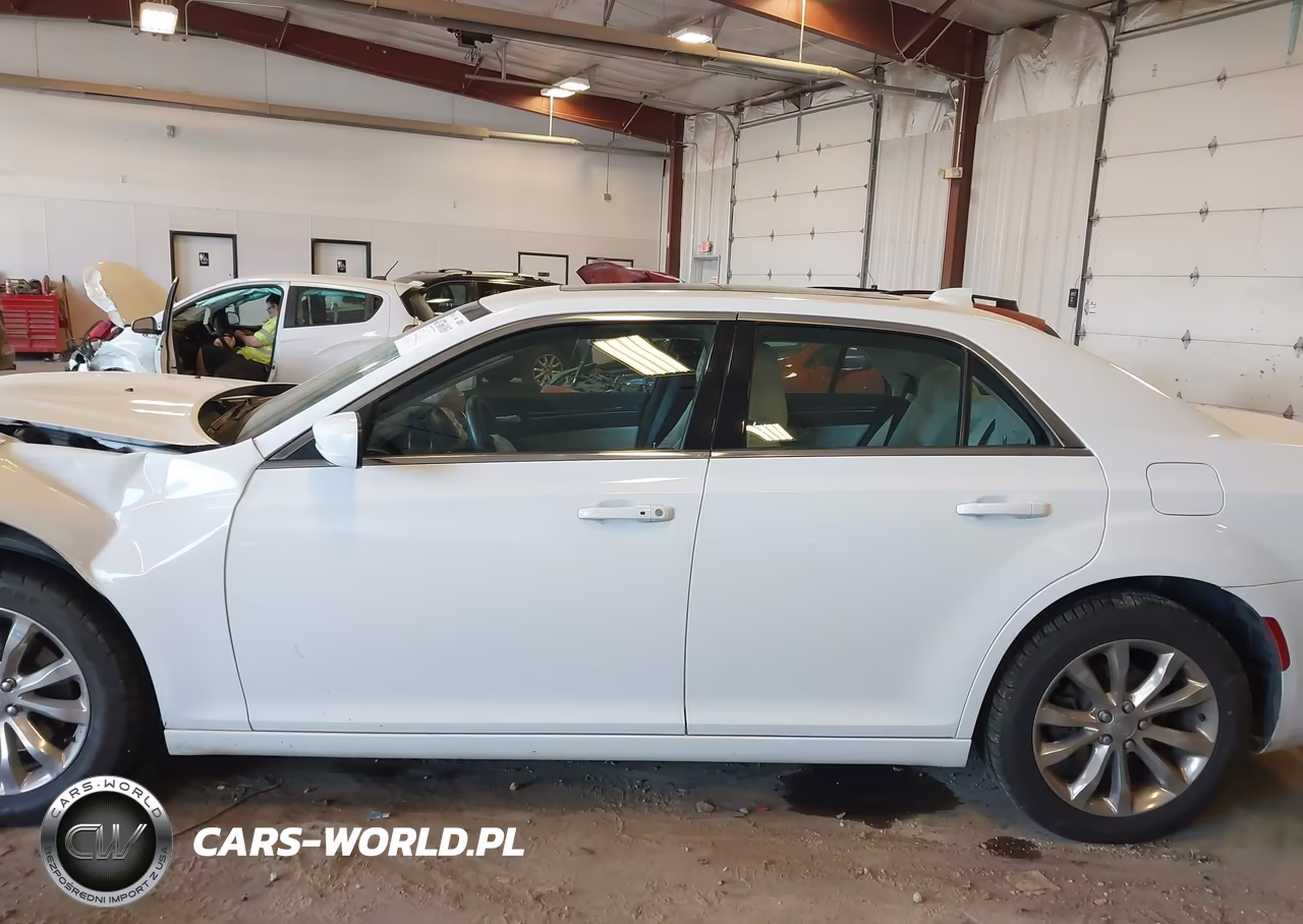 2018 Chrysler 300 Touring L Awd VIN:2C3CCARG7JH181898 - 14