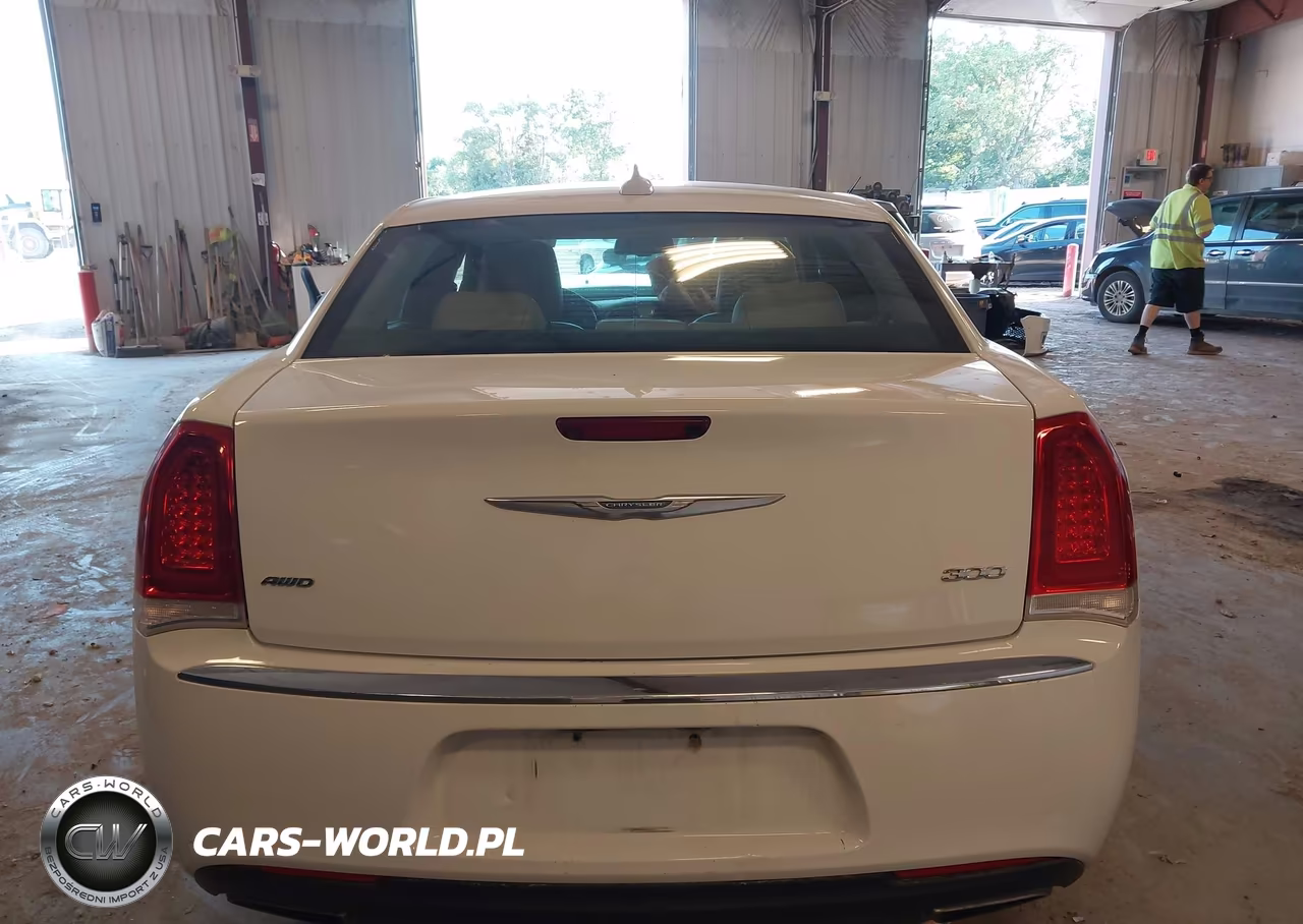 2018 Chrysler 300 Touring L Awd VIN:2C3CCARG7JH181898 - 16