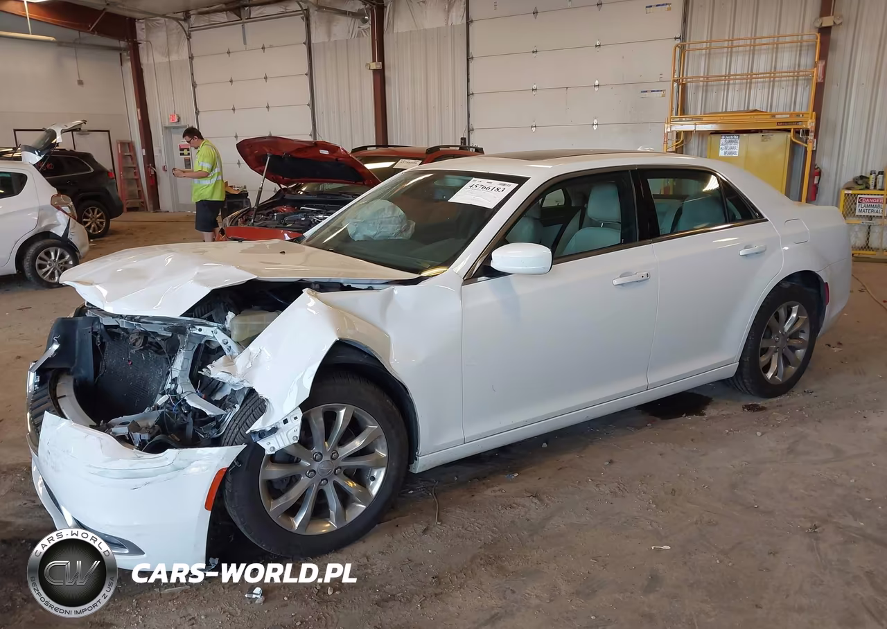 2018 Chrysler 300 Touring L Awd VIN:2C3CCARG7JH181898 - 2
