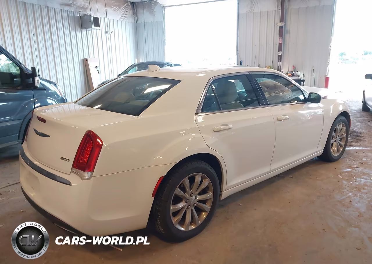 2018 Chrysler 300 Touring L Awd VIN:2C3CCARG7JH181898 - 4