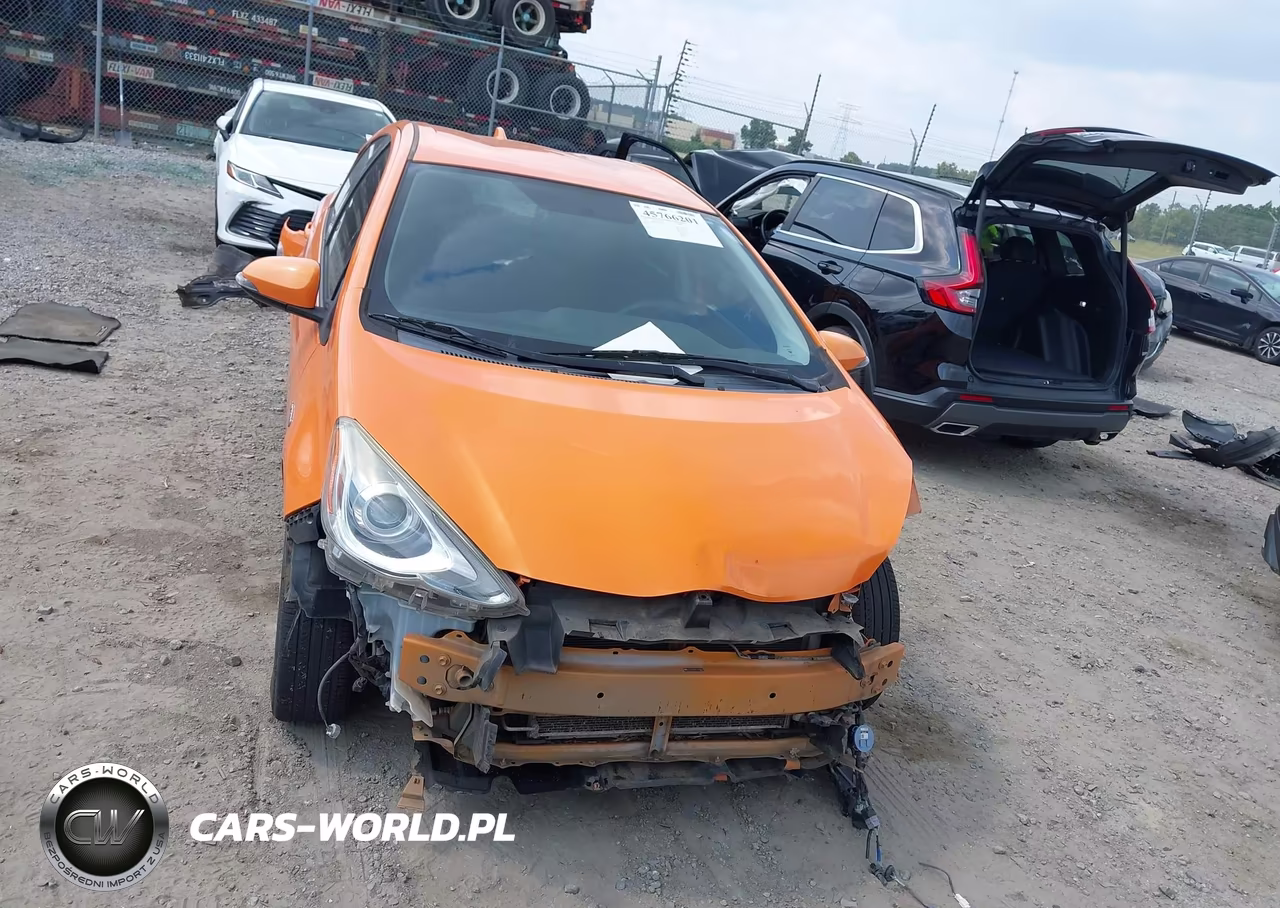 2015 Toyota Prius C Two VIN:JTDKDTB34F1093825 - 13