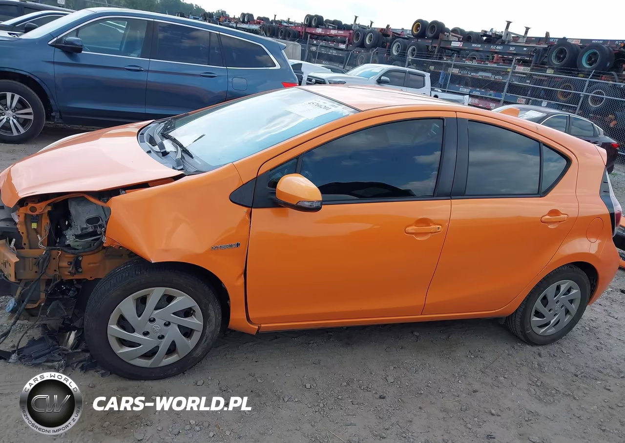 2015 Toyota Prius C Two VIN:JTDKDTB34F1093825 - 15