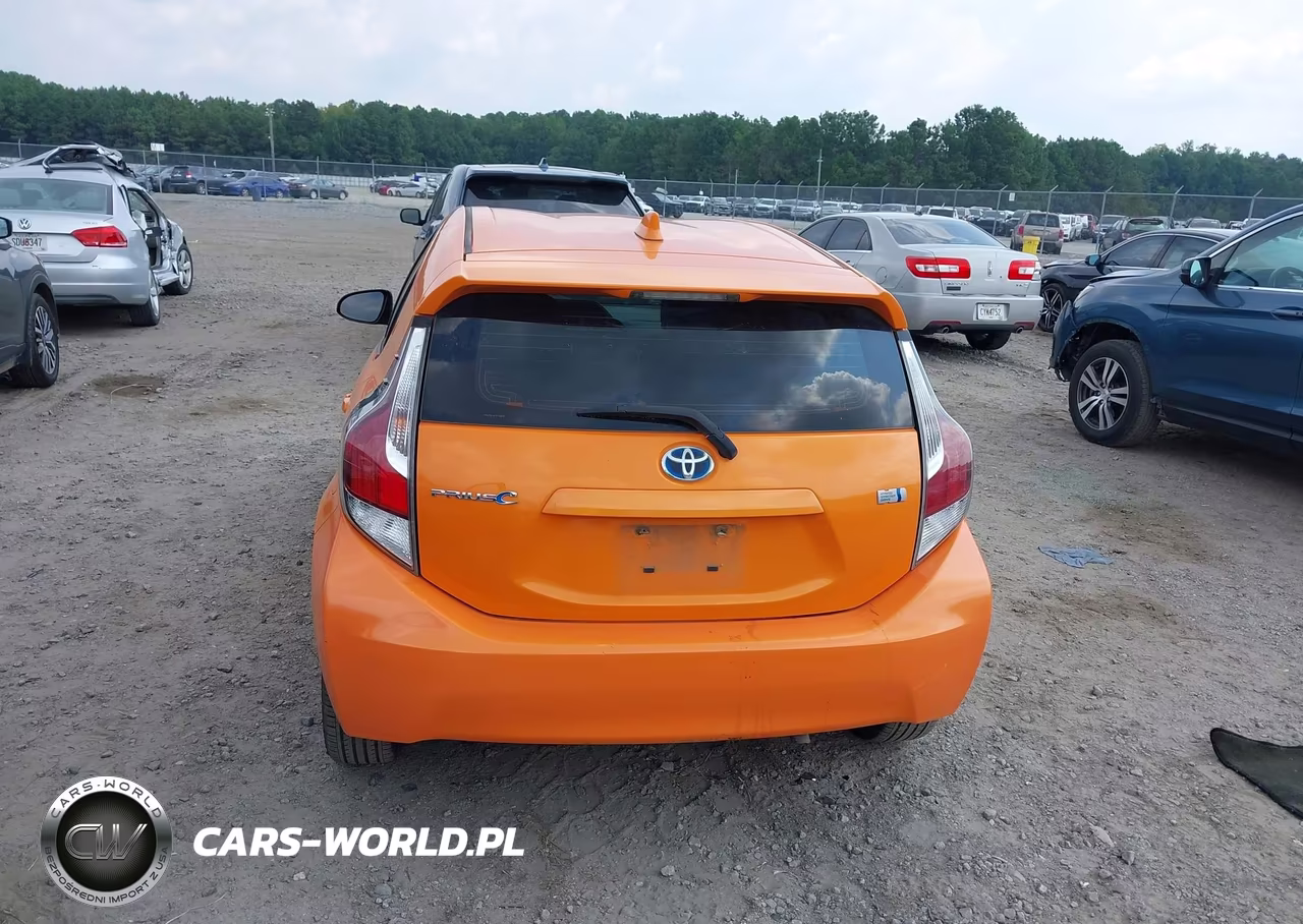 2015 Toyota Prius C Two VIN:JTDKDTB34F1093825 - 17