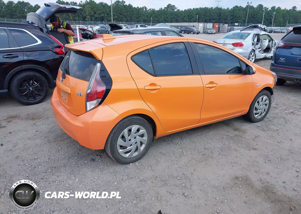2015 Toyota Prius C Two VIN:JTDKDTB34F1093825 - 4