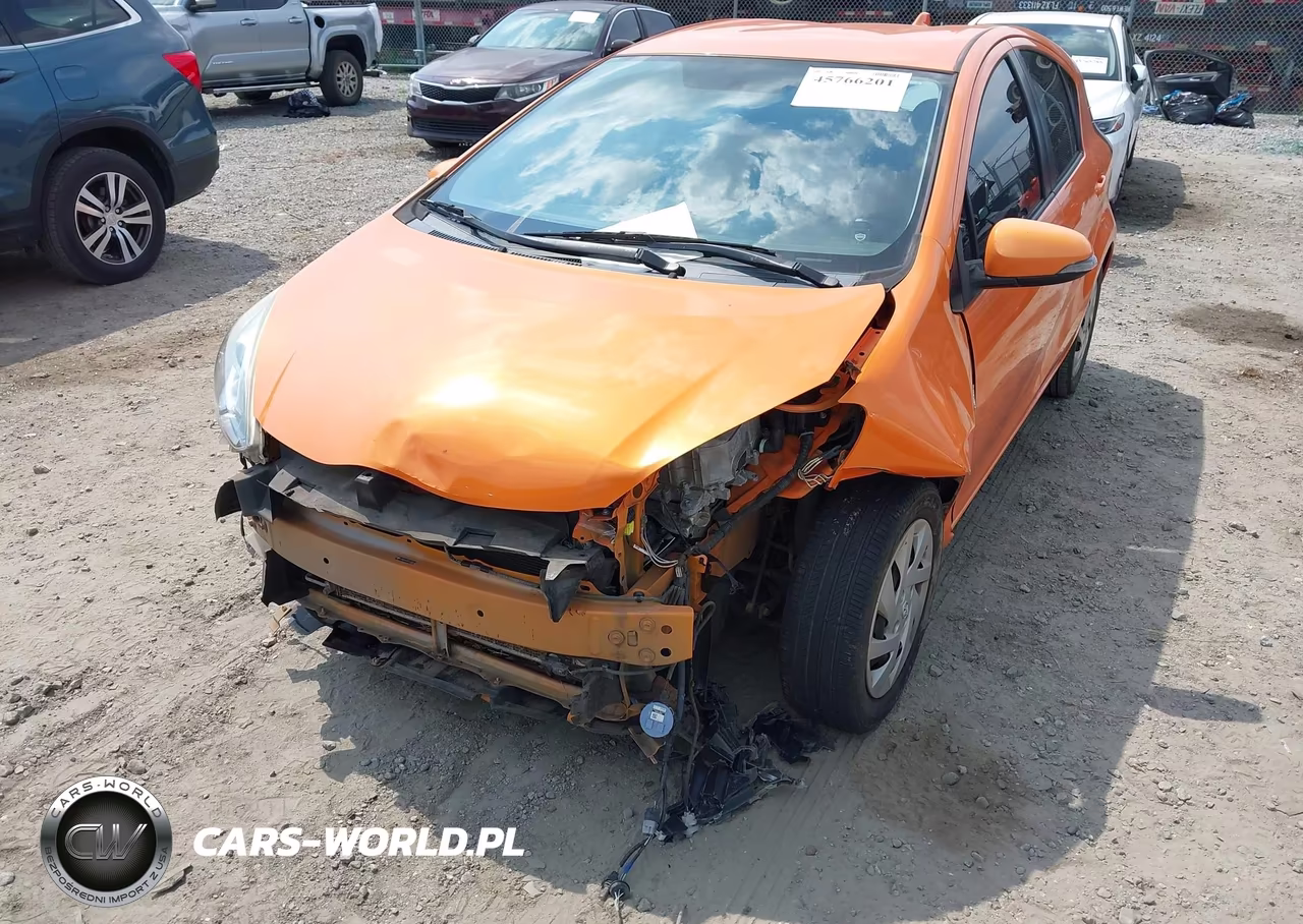2015 Toyota Prius C Two VIN:JTDKDTB34F1093825 - 6