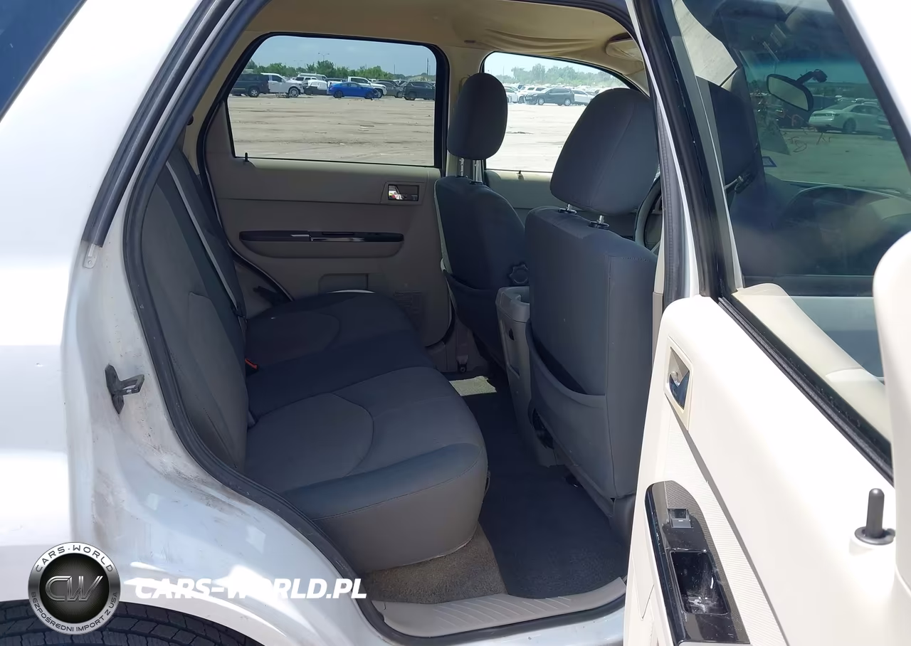 2008 Mazda Tribute S Touring VIN:4F2CZ06158KM16743 - 8