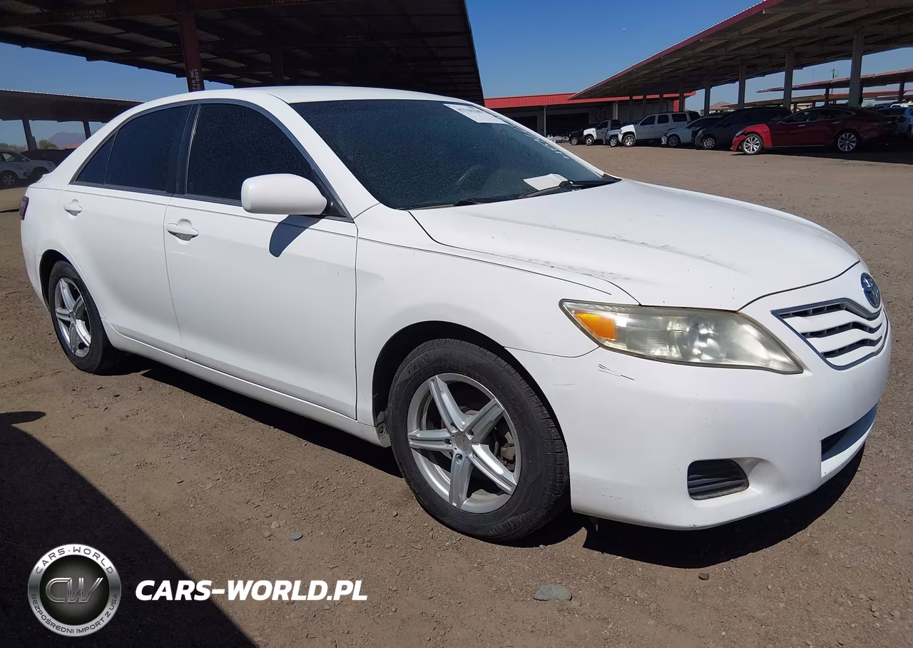 2010 Toyota Camry Le – zdjęcie 1 z 11