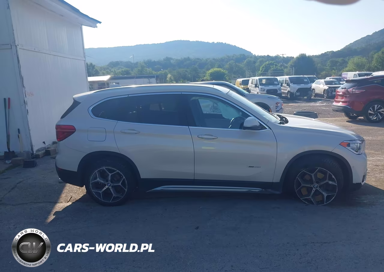 2018 BMW X1 xDrive28I VIN:WBXHT3C30J5K28816 - 13