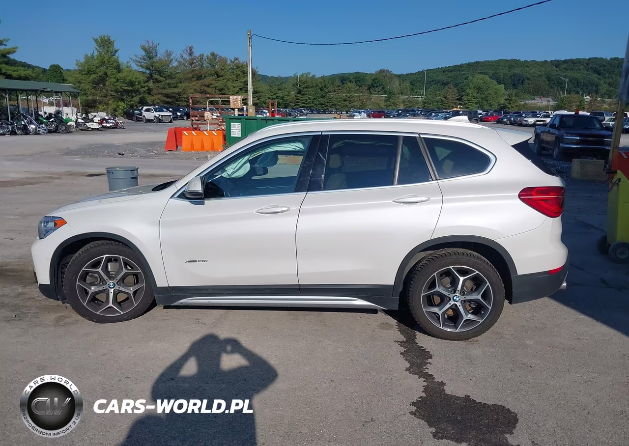 2018 BMW X1 xDrive28I VIN:WBXHT3C30J5K28816 - 14