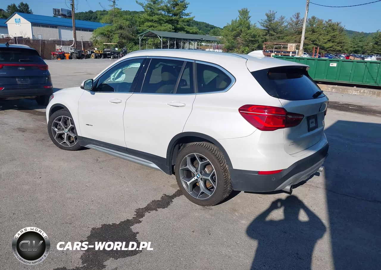 2018 BMW X1 xDrive28I VIN:WBXHT3C30J5K28816 - 3