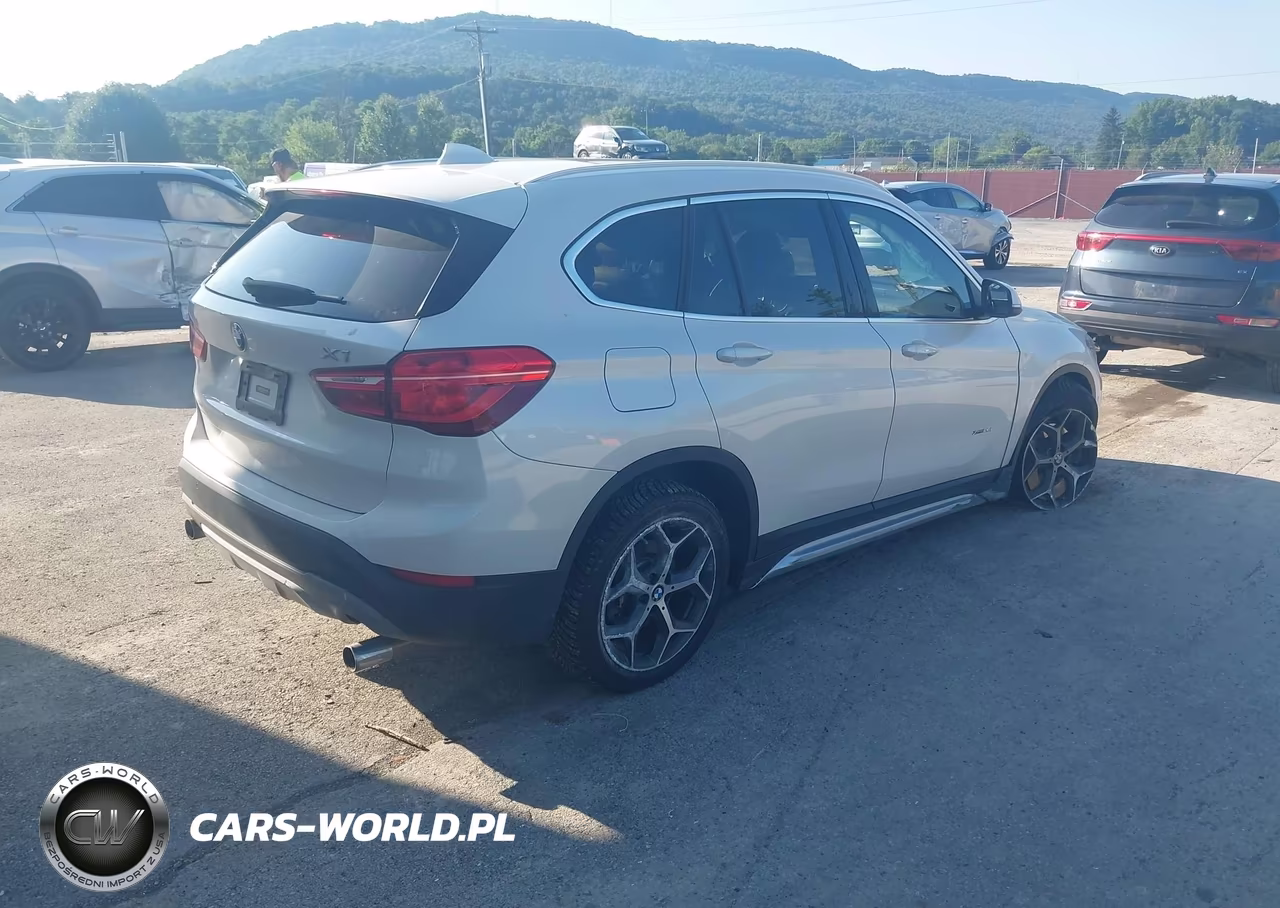 2018 BMW X1 xDrive28I VIN:WBXHT3C30J5K28816 - 4