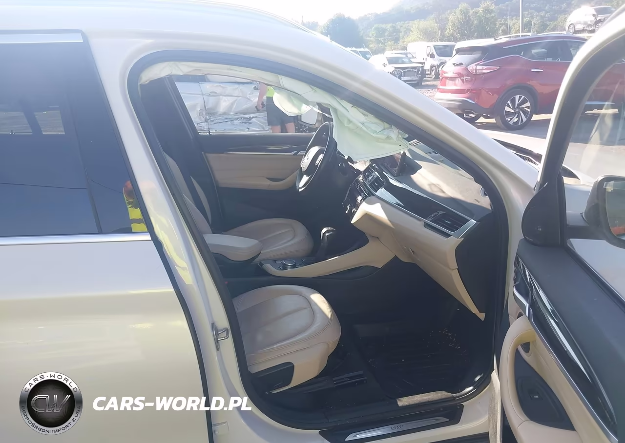 2018 BMW X1 xDrive28I VIN:WBXHT3C30J5K28816 - 5