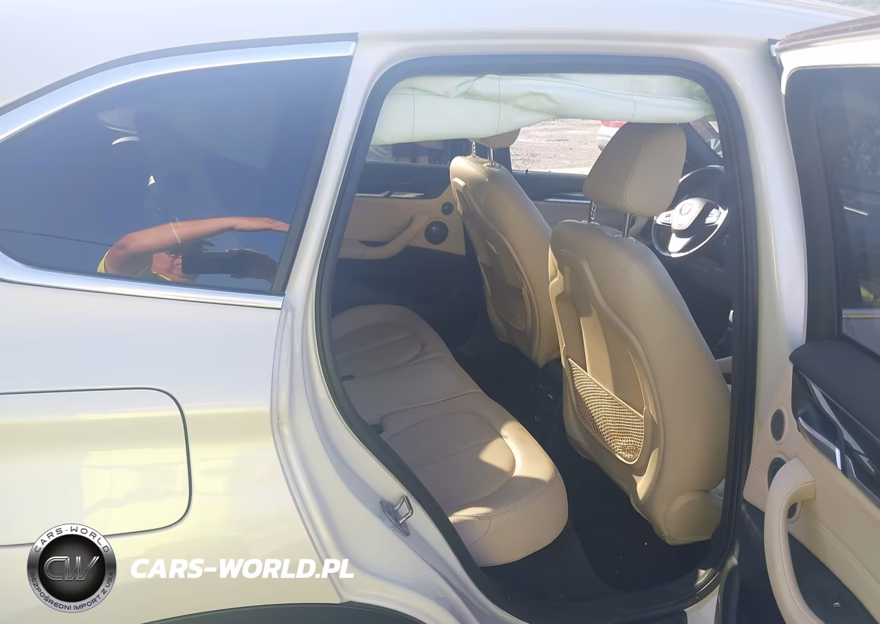 2018 BMW X1 xDrive28I VIN:WBXHT3C30J5K28816 - 8