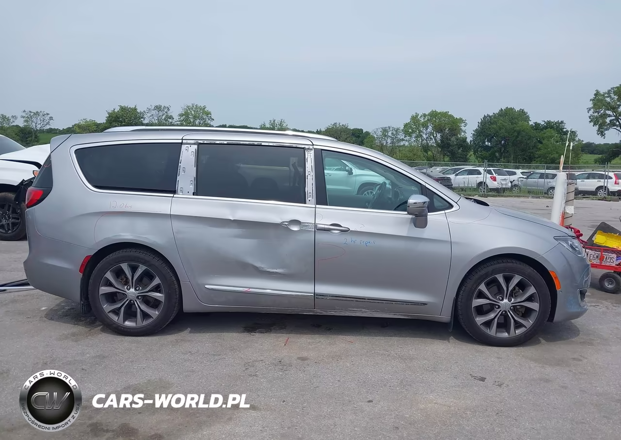 2017 Chrysler Pacifica Limited VIN:2C4RC1GG5HR812533 - 13