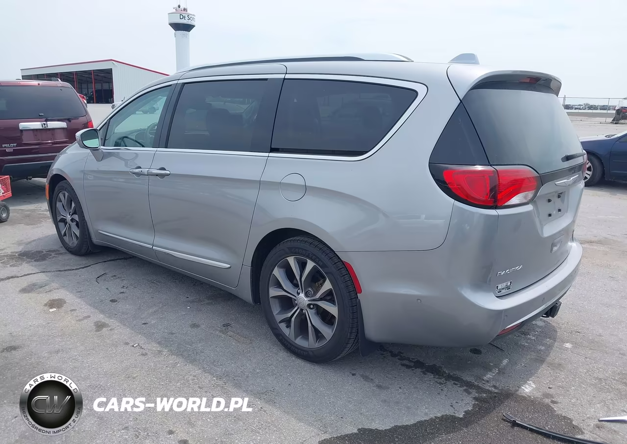 2017 Chrysler Pacifica Limited VIN:2C4RC1GG5HR812533 - 3
