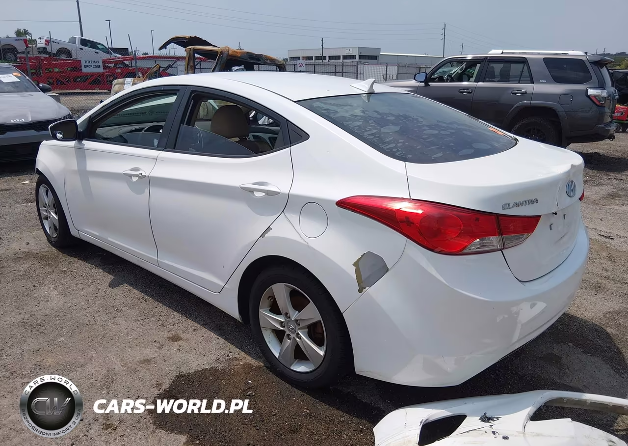 2013 Hyundai Elantra Gls VIN:5NPDH4AE5DH216818 - 3
