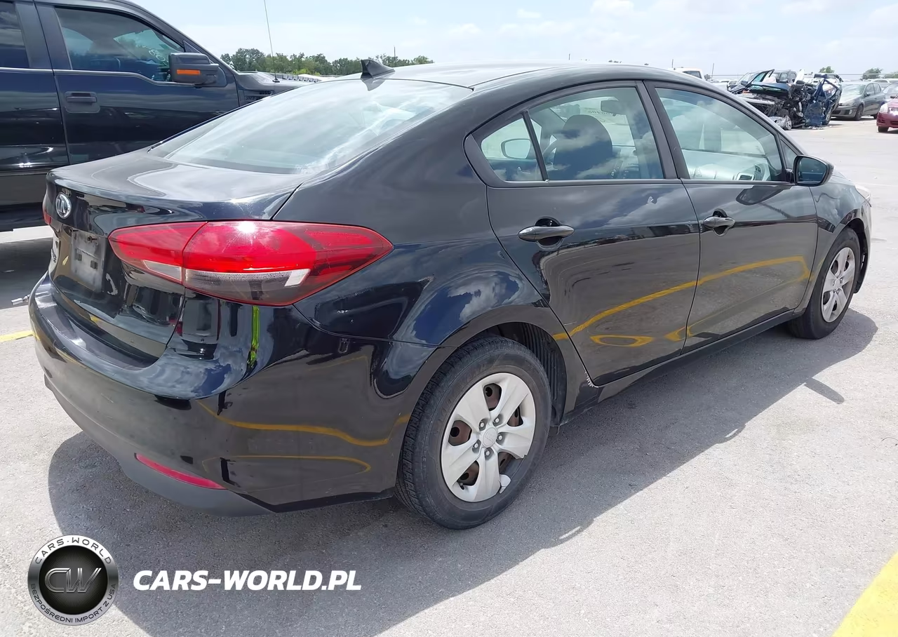 2018 Kia Forte Lx VIN:3KPFK4A74JE228339 - 4