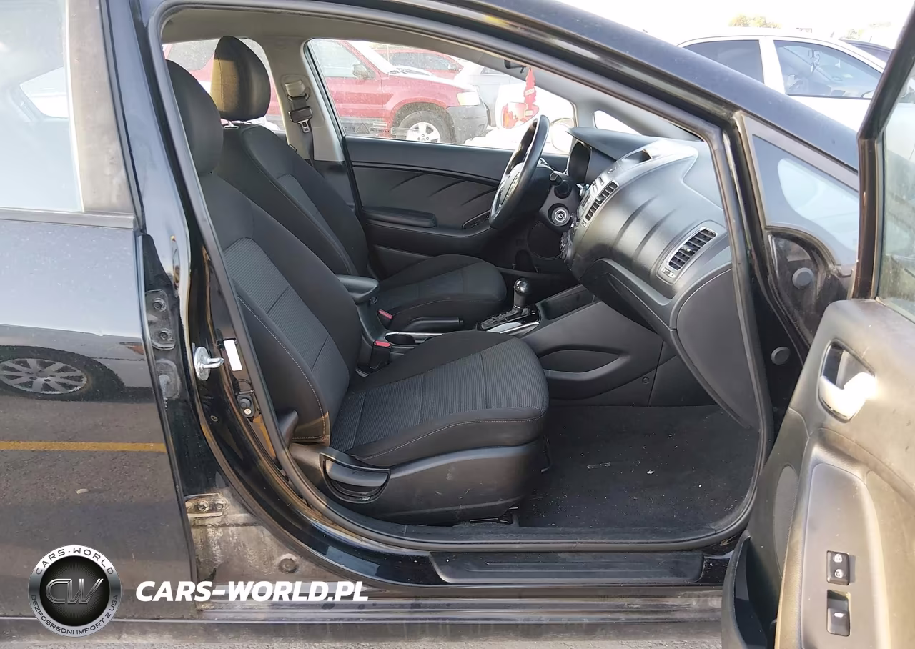 2018 Kia Forte Lx VIN:3KPFK4A74JE228339 - 5