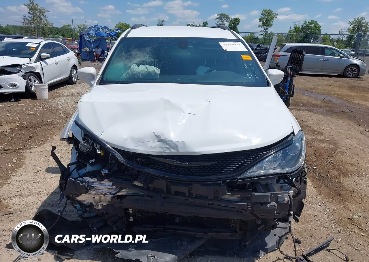 2018 Chrysler Pacifica Touring L VIN:2C4RC1BG3JR158693 - 13