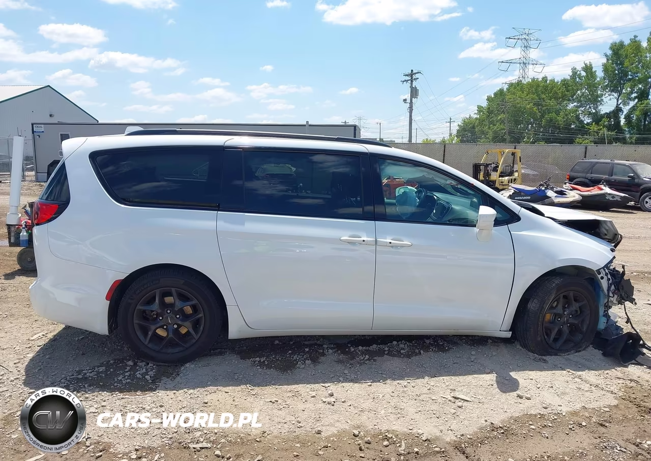 2018 Chrysler Pacifica Touring L VIN:2C4RC1BG3JR158693 - 14