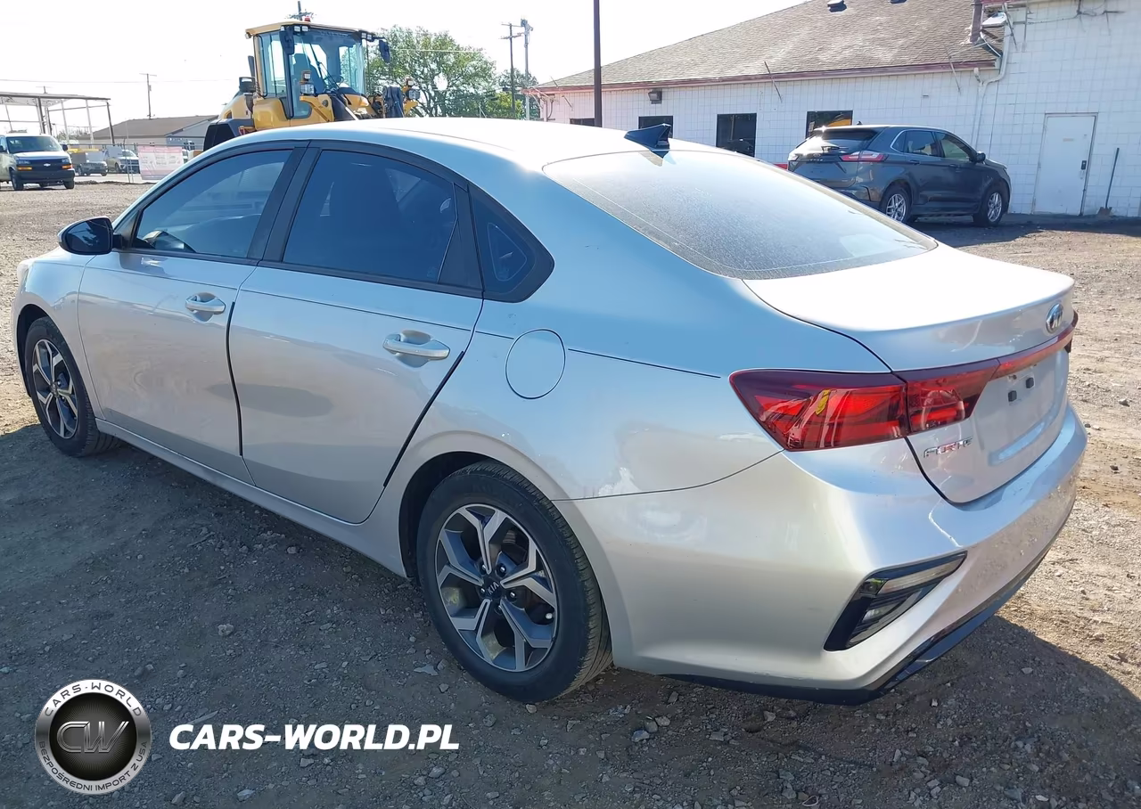 2019 Kia Forte Lxs VIN:3KPF24AD6KE102880 - 3