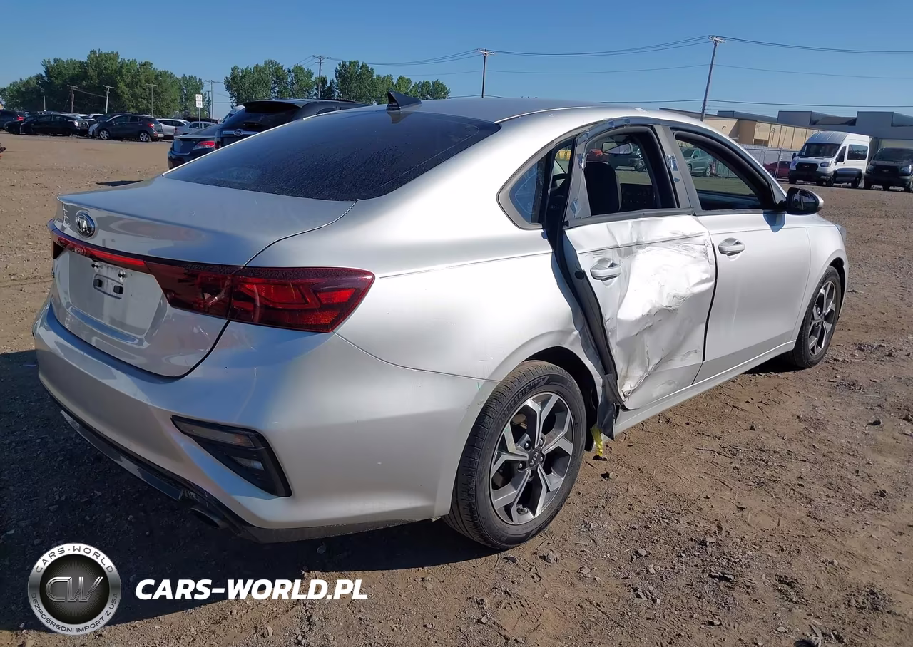 2019 Kia Forte Lxs VIN:3KPF24AD6KE102880 - 4