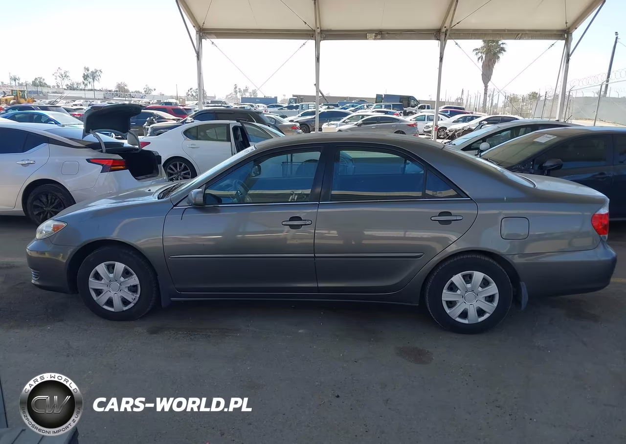2005 Toyota Camry Le VIN:4T1BE32K15U559725 - 14