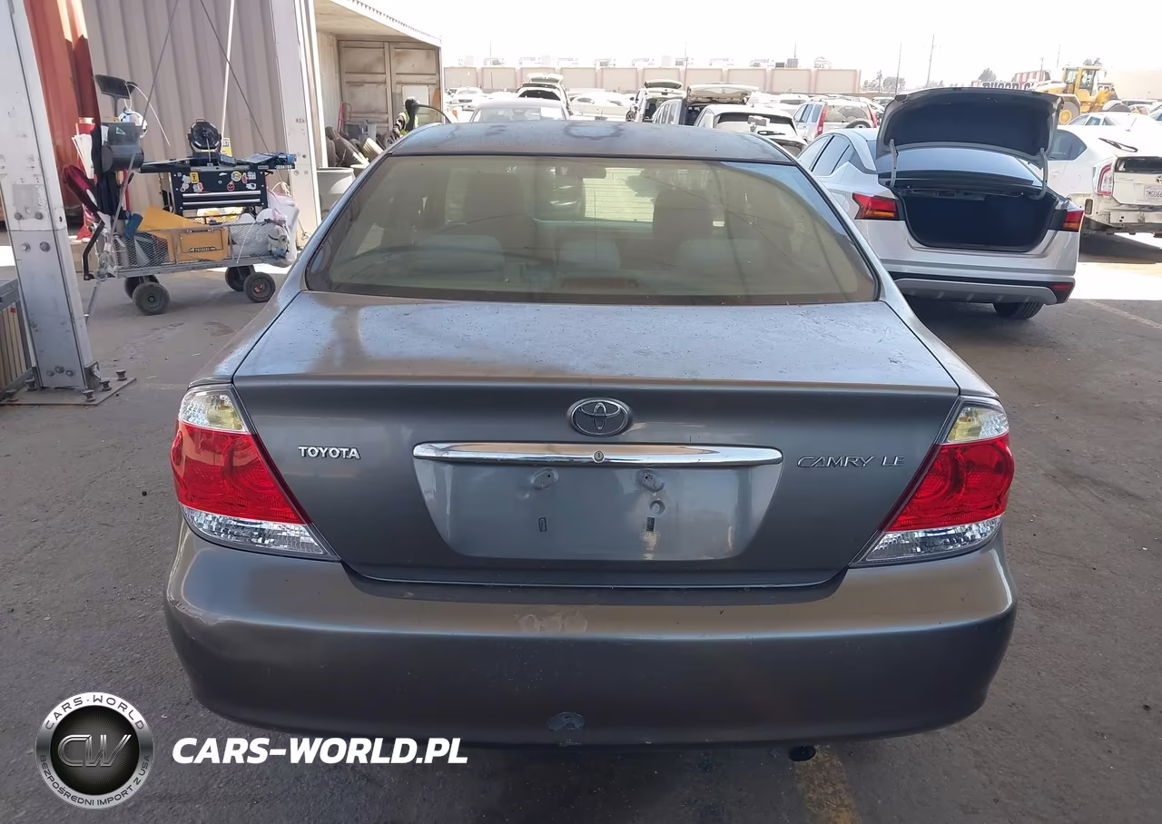 2005 Toyota Camry Le VIN:4T1BE32K15U559725 - 16