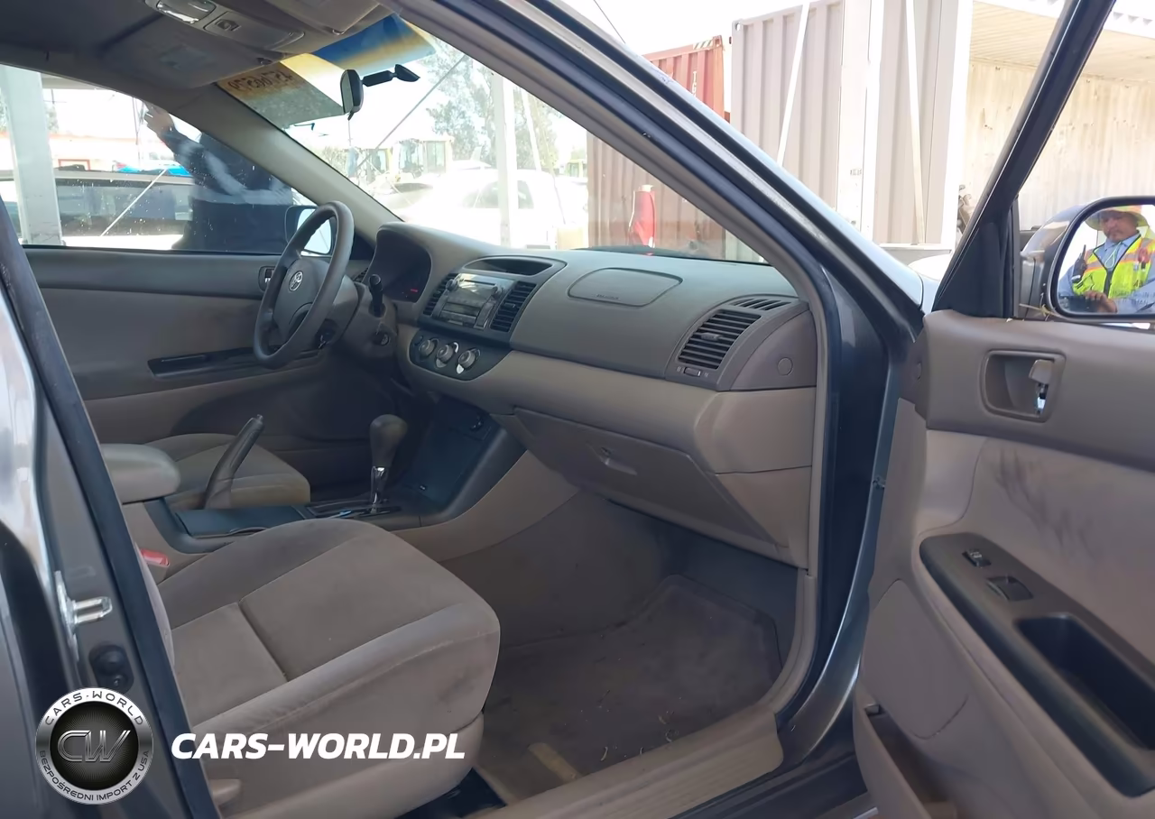2005 Toyota Camry Le VIN:4T1BE32K15U559725 - 5