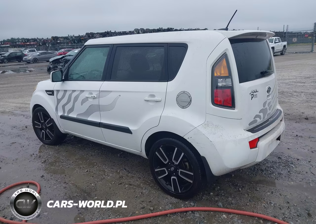 2011 Kia Soul + VIN:KNDJT2A22B7726900 - 3