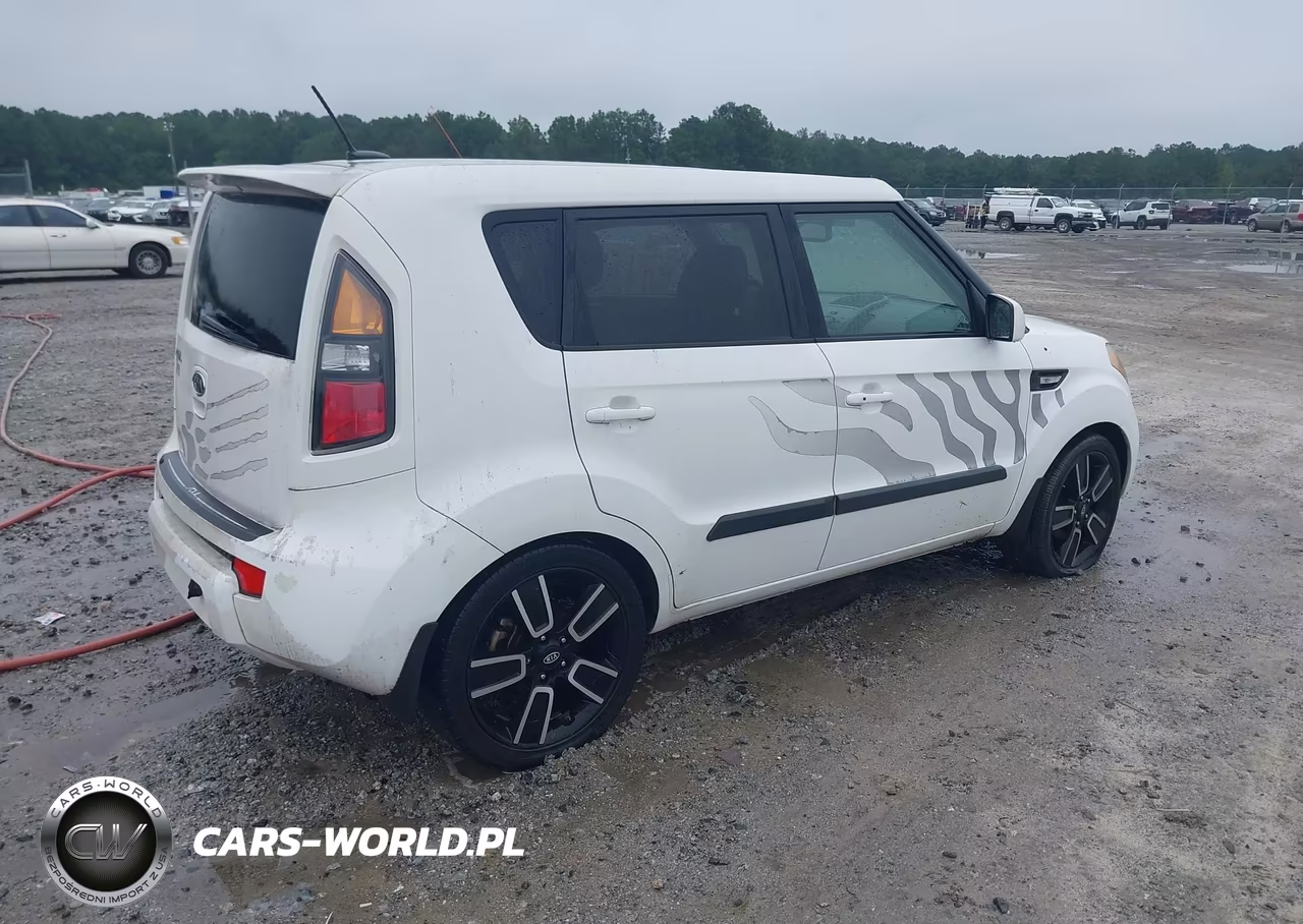 2011 Kia Soul + VIN:KNDJT2A22B7726900 - 4