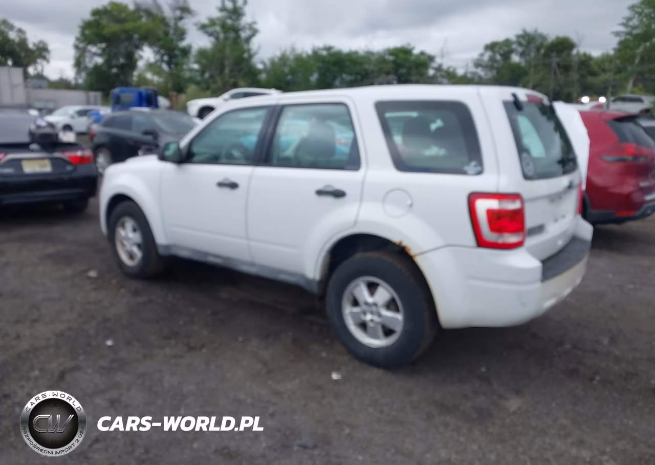 2010 Ford Escape Xls VIN:1FMCU9C74AKC58506 - 3