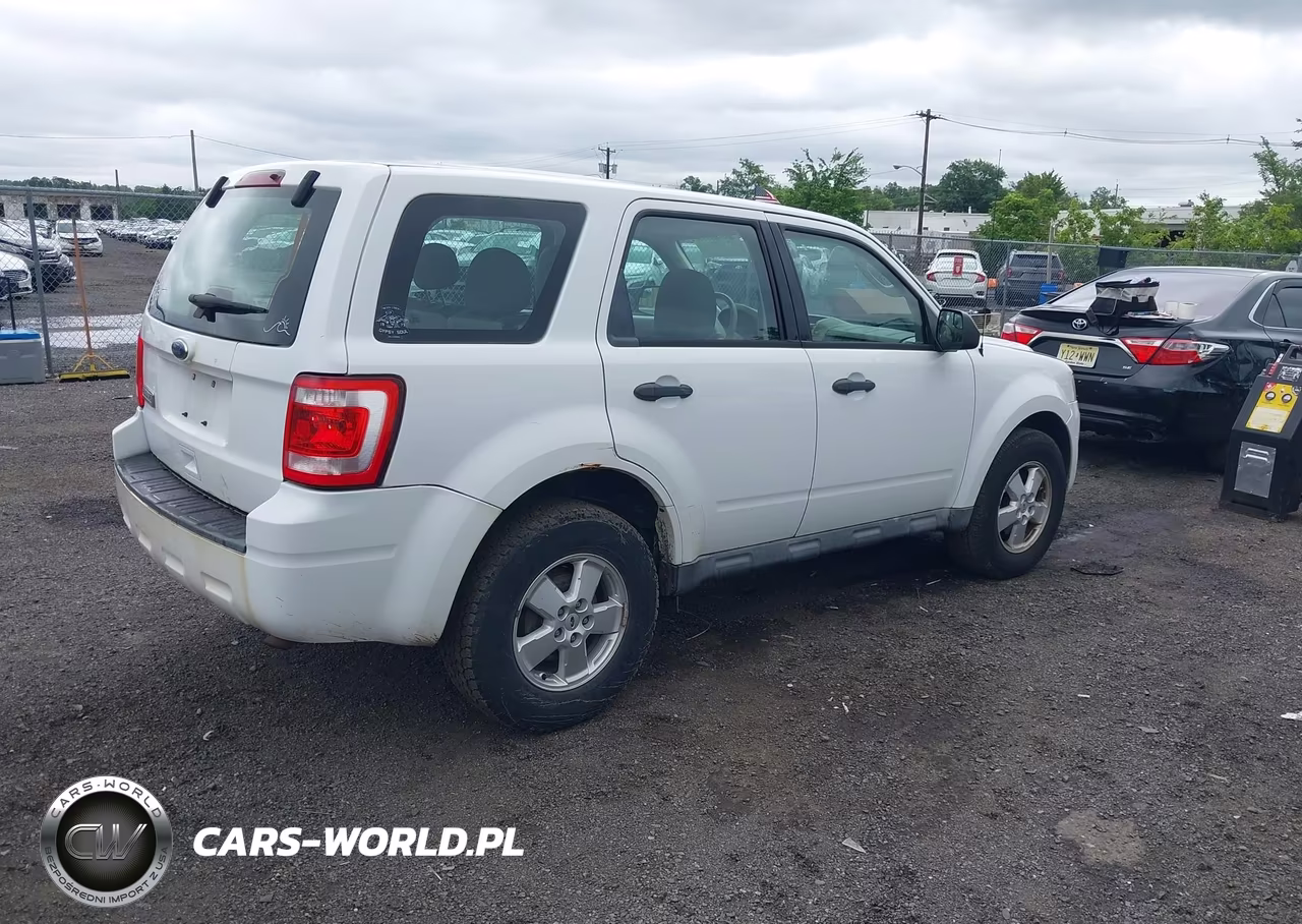 2010 Ford Escape Xls VIN:1FMCU9C74AKC58506 - 4