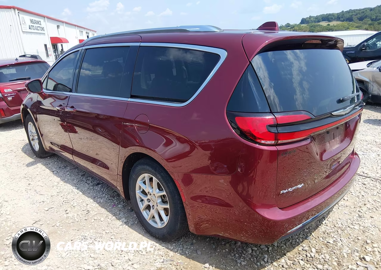 2021 Chrysler Pacifica Touring L VIN:2C4RC1BG7MR527835 - 3