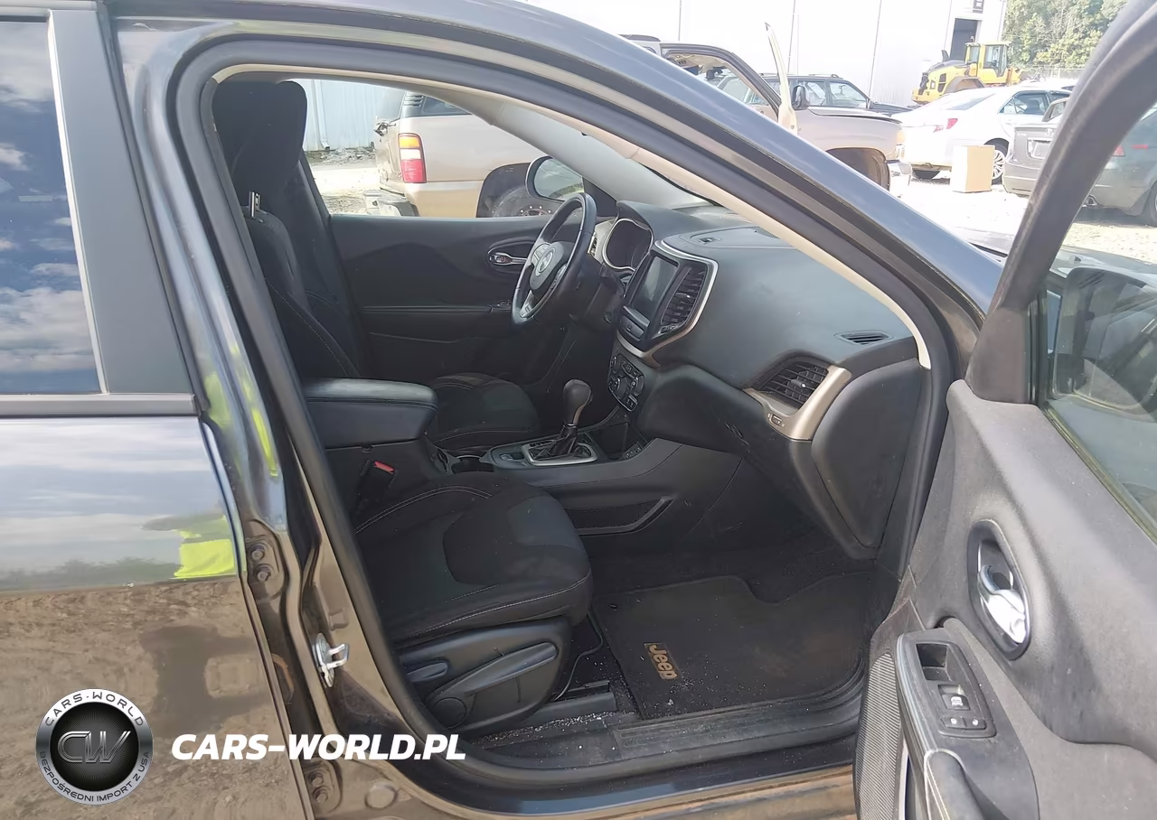 2016 Jeep Cherokee Altitude VIN:1C4PJLCSXGW233577 - 5