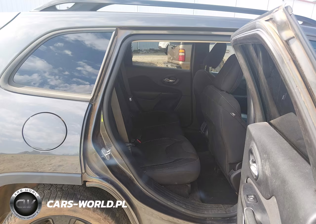 2016 Jeep Cherokee Altitude VIN:1C4PJLCSXGW233577 - 8