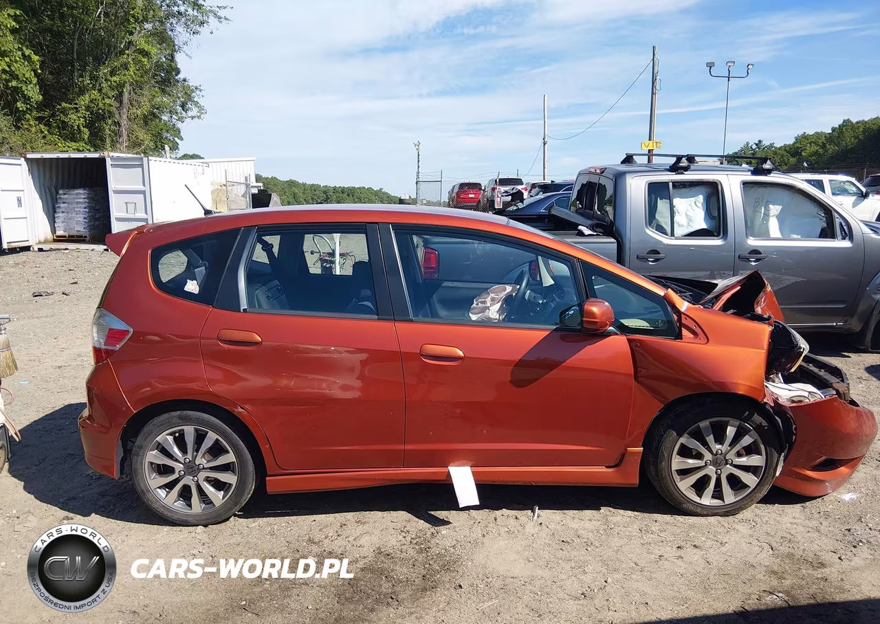 2012 Honda Fit Sport VIN:JHMGE8H52CC040211 - 13