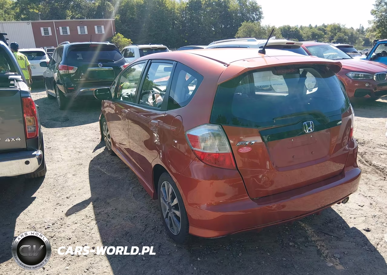 2012 Honda Fit Sport VIN:JHMGE8H52CC040211 - 3