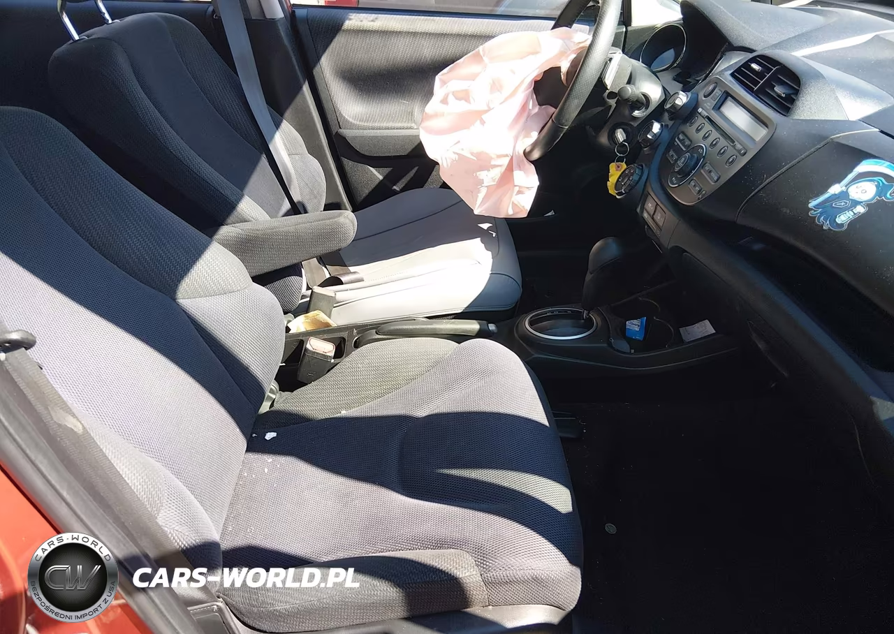 2012 Honda Fit Sport VIN:JHMGE8H52CC040211 - 5