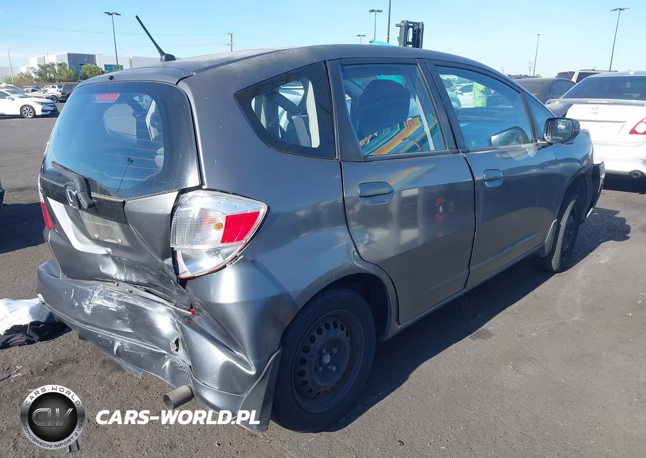 2013 Honda Fit VIN:JHMGE8H3XDC064112 - 4
