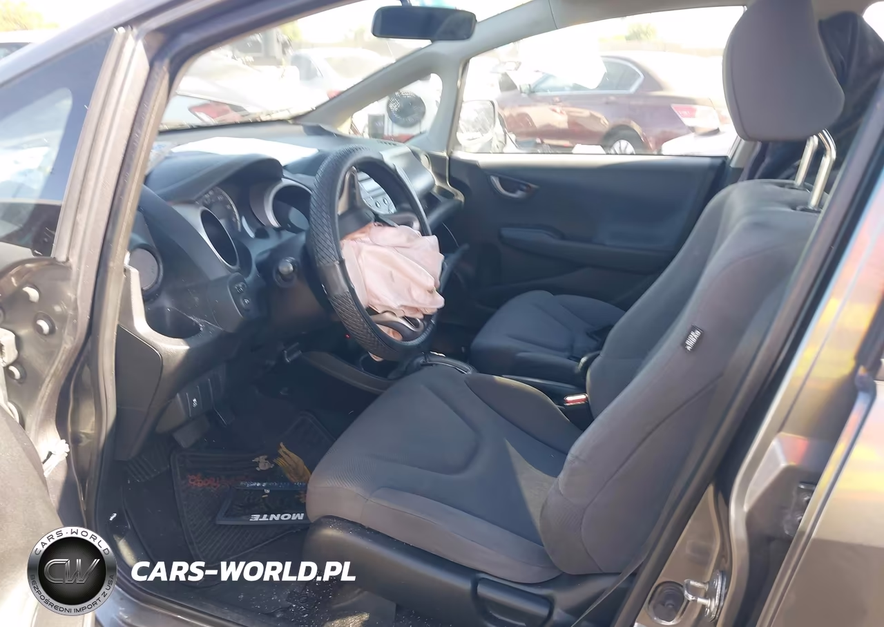 2013 Honda Fit VIN:JHMGE8H3XDC064112 - 5