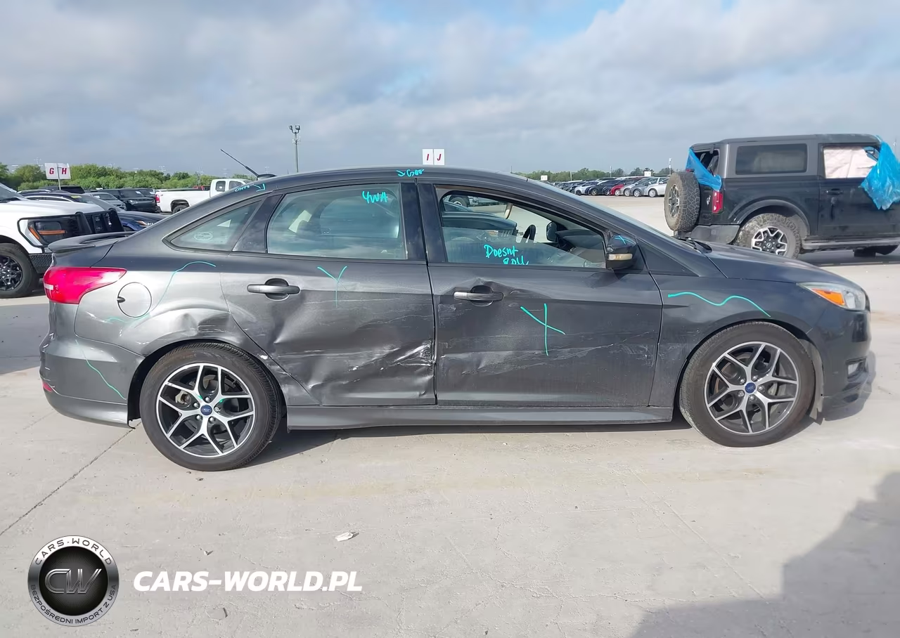 2016 Ford Focus Se VIN:1FADP3F27GL289125 - 13