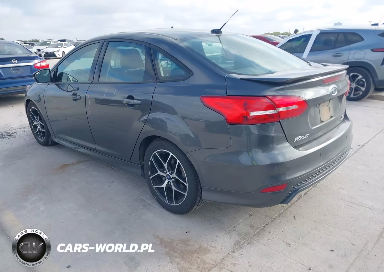 2016 Ford Focus Se VIN:1FADP3F27GL289125 - 3