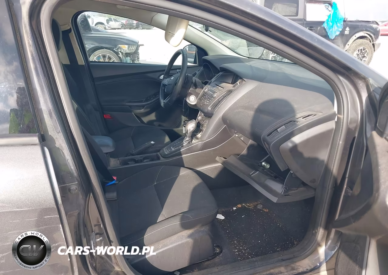 2016 Ford Focus Se VIN:1FADP3F27GL289125 - 5
