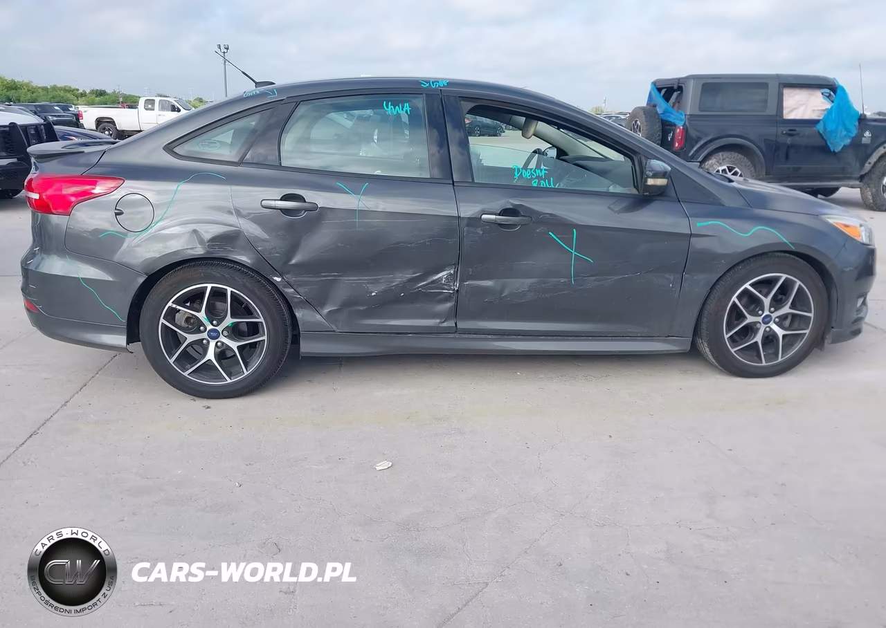 2016 Ford Focus Se VIN:1FADP3F27GL289125 - 6